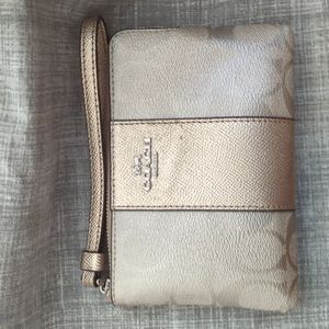 Coach NWT Wristlet in Platinum
